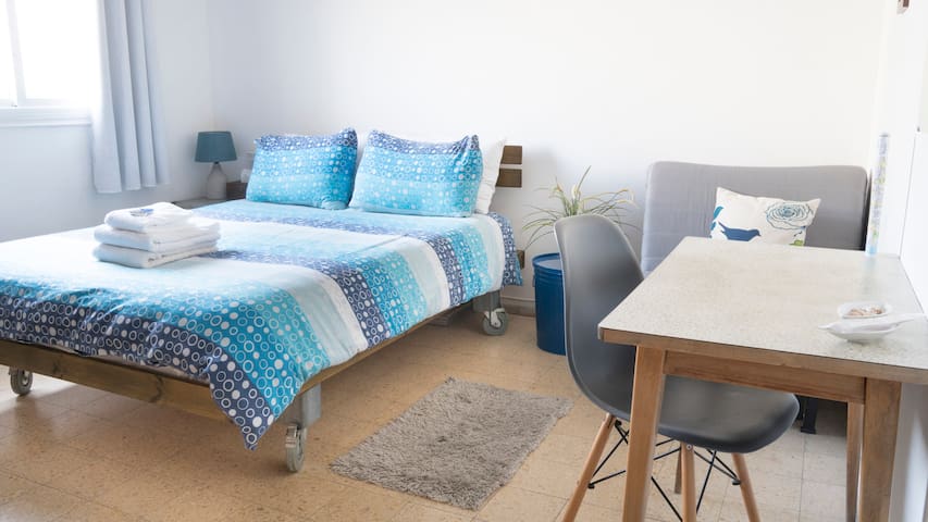 Stylish Florentine Triple room ☆ Full AC Fast Wifi