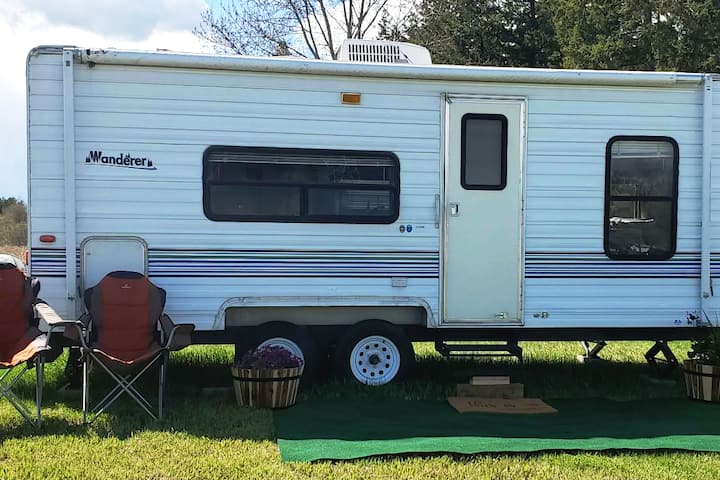 Stay At The Big Sky Camp Under The Big Sky Campers Rvs For Rent In Columbia Falls Montana United States