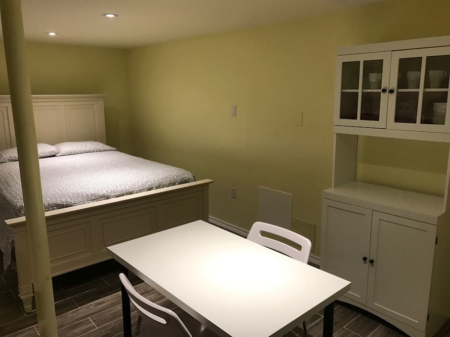 Queen size bed.