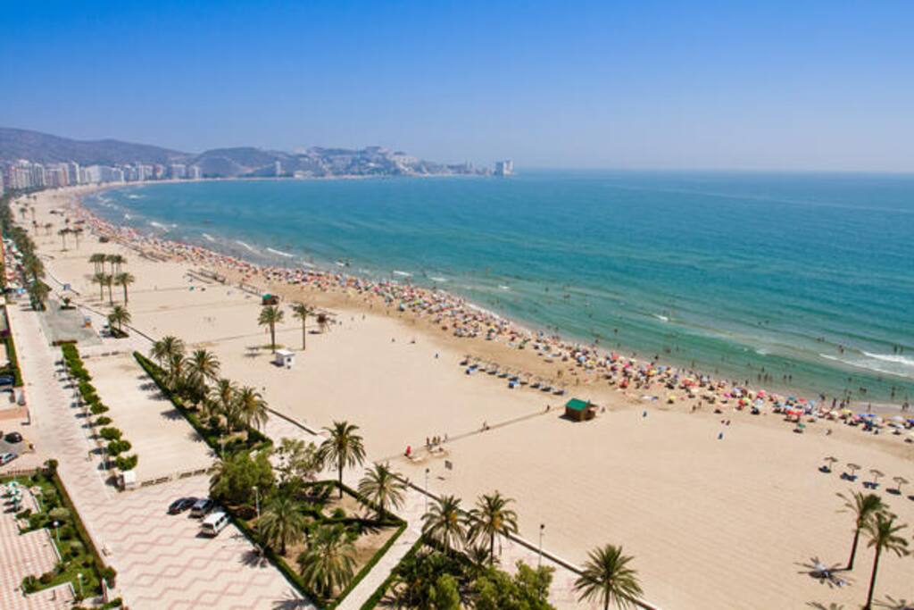 Vista de la Playa de san Antonio delante del Apartamento