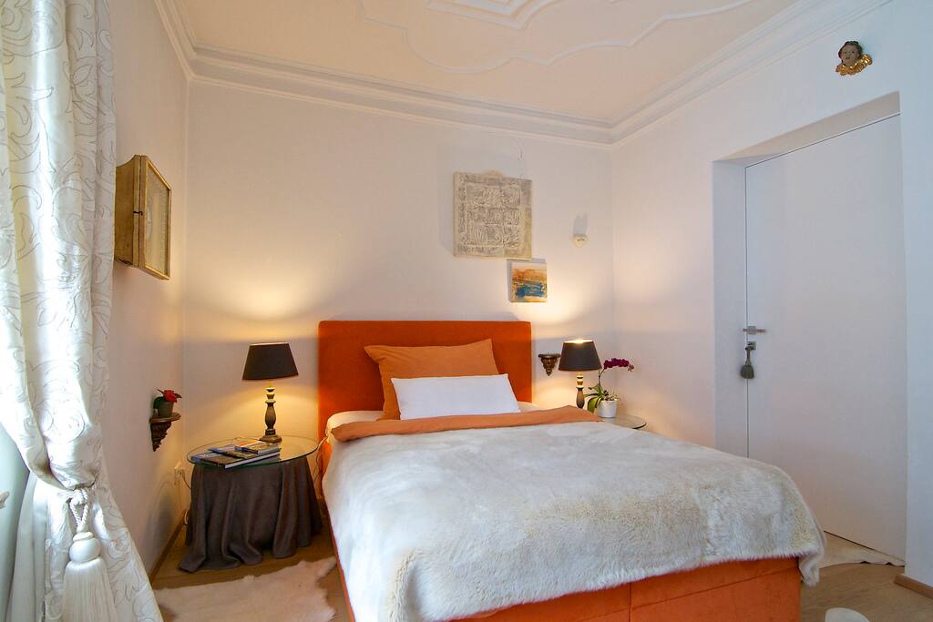 Bedroom, ideal for a couple, bed width 59 inches