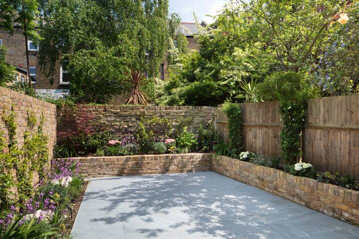 LUXURY BOUTIQUE RESIDENCE – New Listing gallery image 5