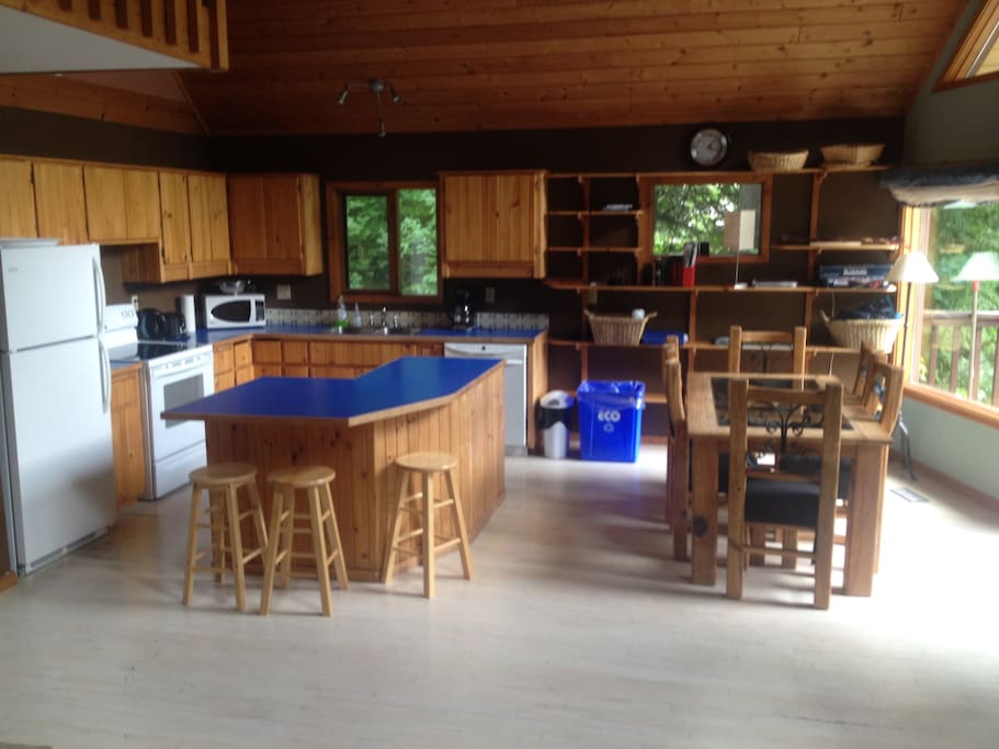 Kitchen/Dining Area