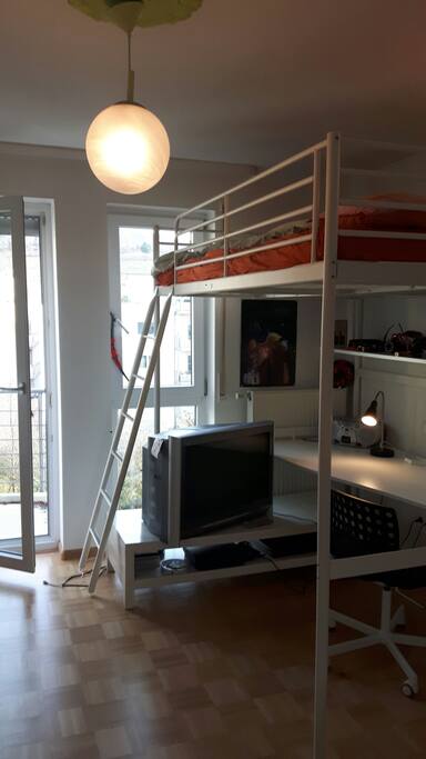 Kinderzimmer mit Balkon