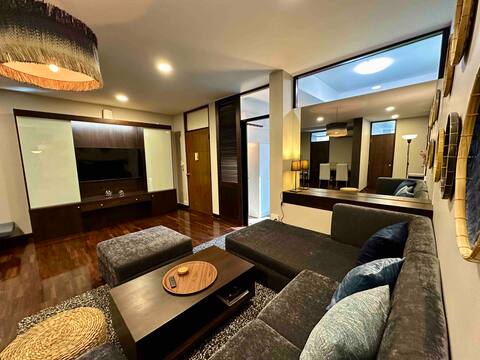 Spacious 3 BR / 2 BA APT in the heart of Bangkok