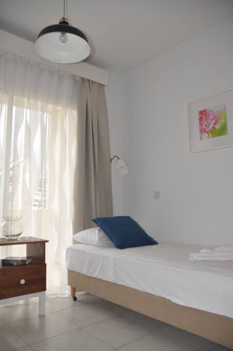 Twin bedroom (brand new mattresses)