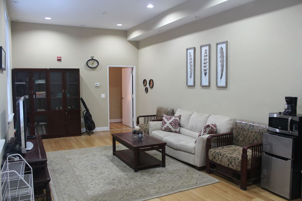Spacious common area; can also accommodate for additional guests!