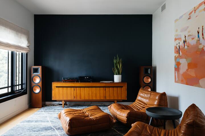 Designer Luxury Venice Retreat with Large Yard gallery image 4