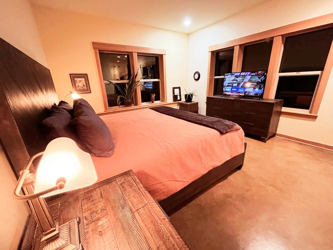 Master
King
Smart TV