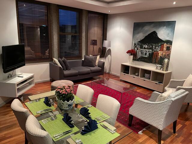 Lovely optional breakfast & LUX 2 Bedroom condo gallery image 2