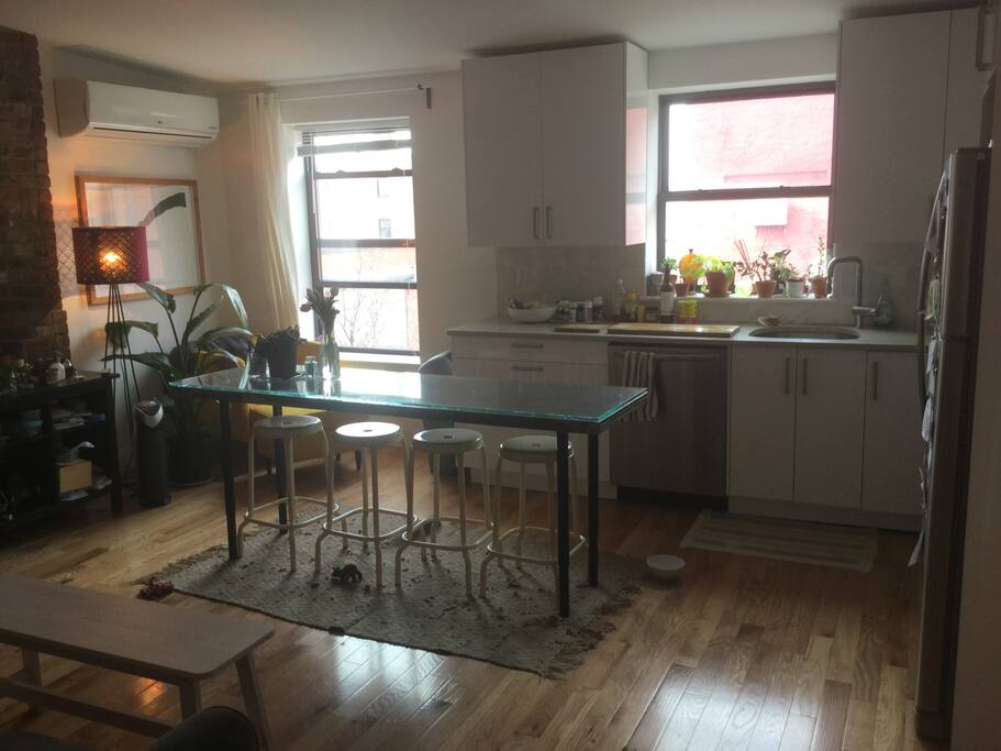 Kitchen/Dining area