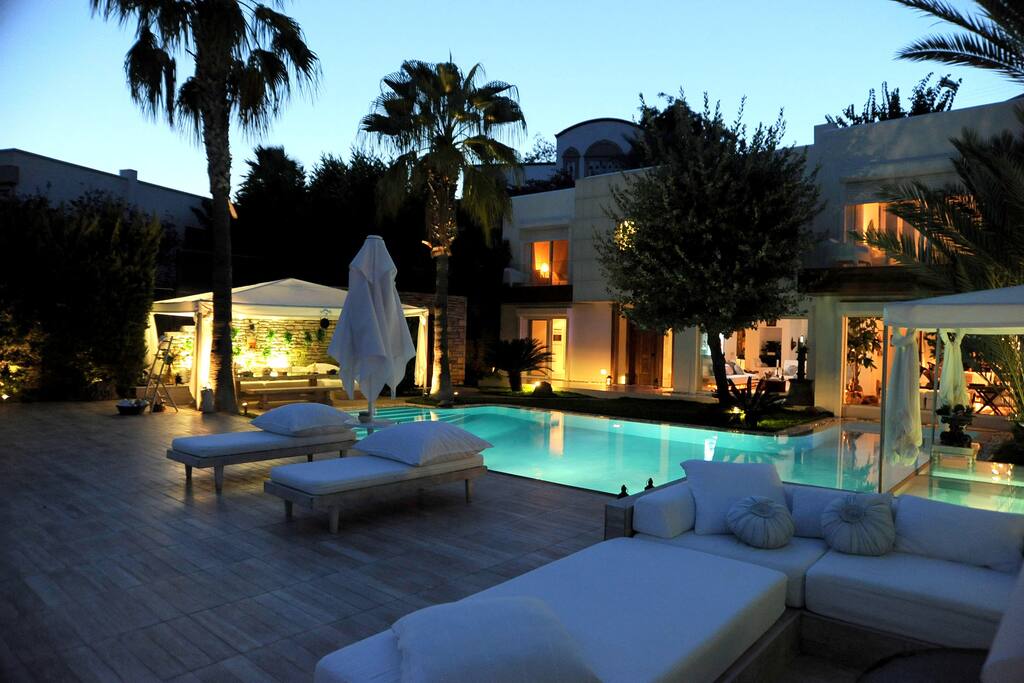 Villa Dusk