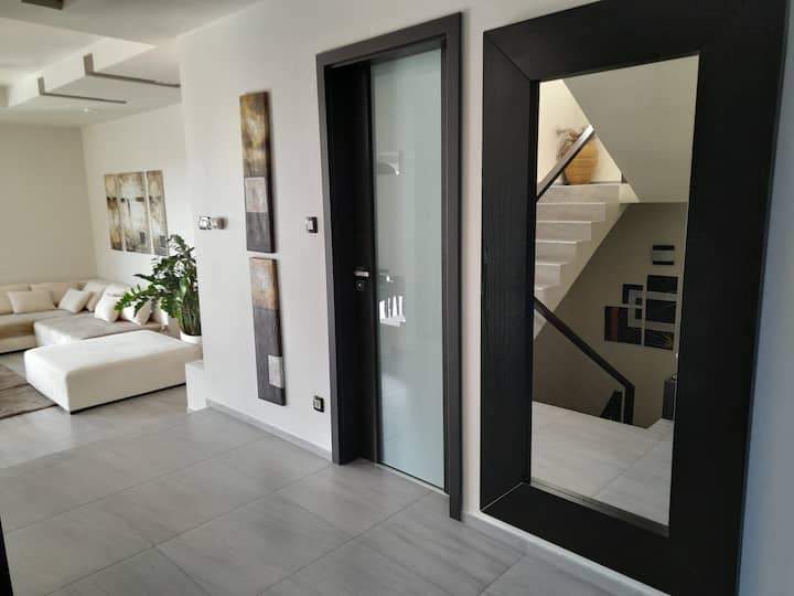 Luxury Villa With Pool & Jakuzzi Near Budapest - Hongarije