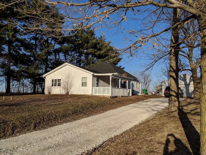 Nauvoo Country Cottage Sleeps 12 Cottages for Rent in Niota