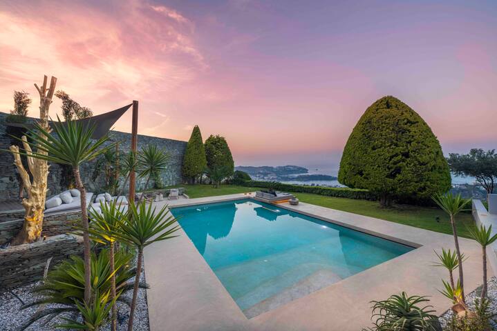 Mama la Roosa Luxury Retreat gallery image 2