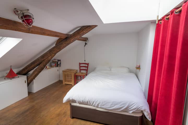 Романтична стая. Романтична спалня. 
