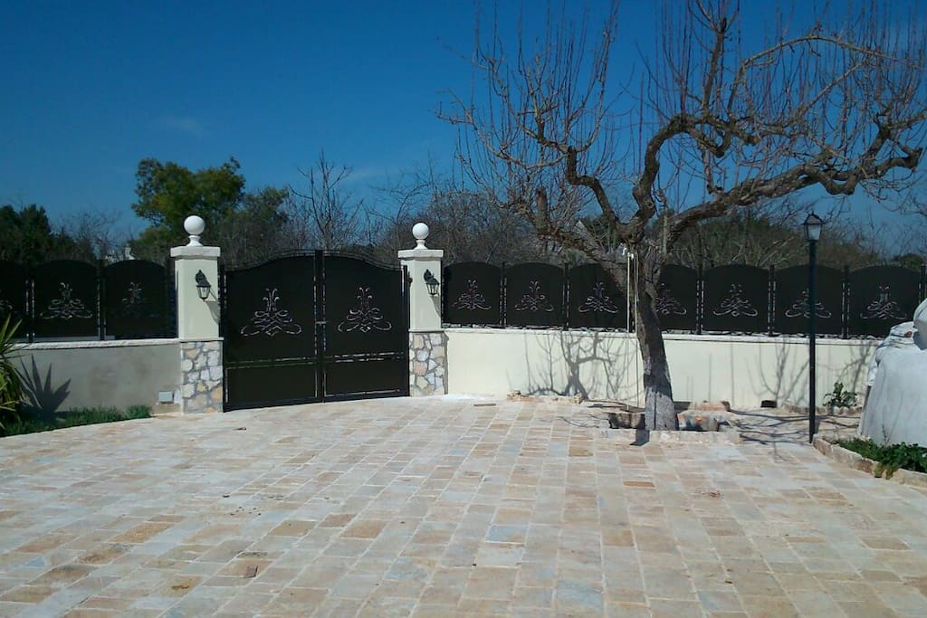 Ingresso e piazzale