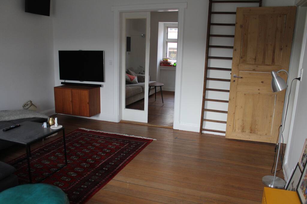 Living room with 46inches television and airplay.