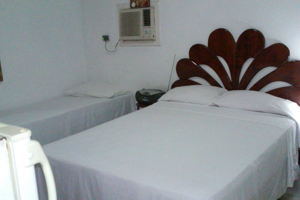 Habitación con 2 camas