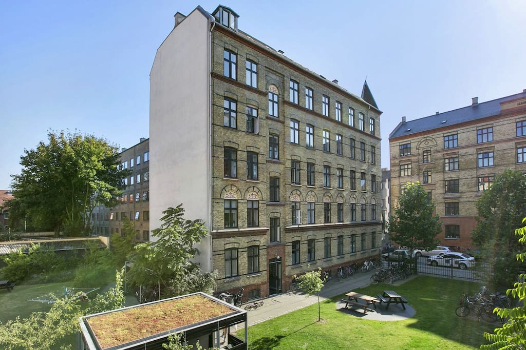 The building seen from the courtyard