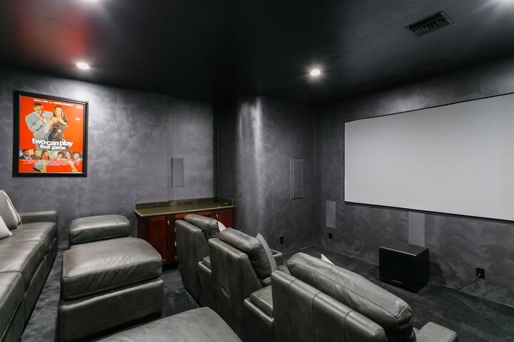 Sunset Plaza Villa with Pool, Spa Roof Deck, City View gallery image 4