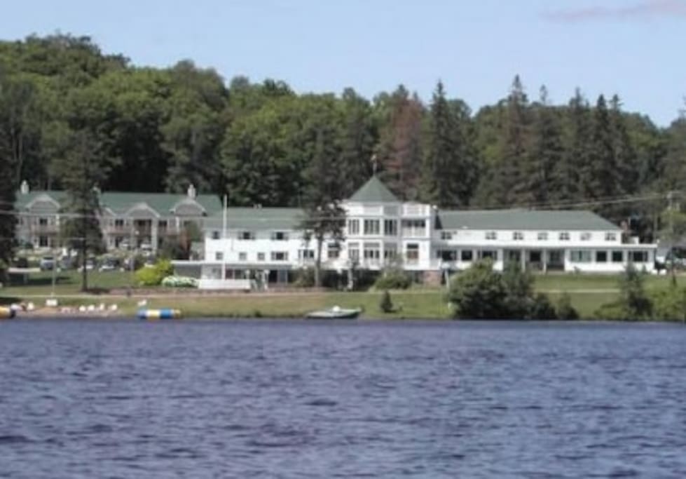 Family fun or a romantic getaway is only a 2&1/2 hour drive from Toronto to Haliburton Heights Resort!