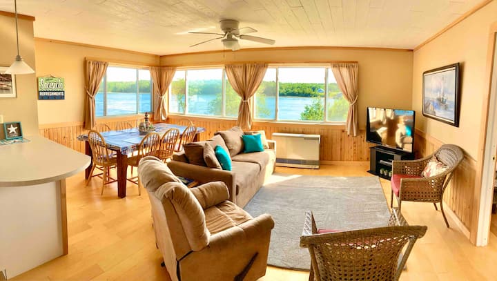 公寓起居室和餐厅