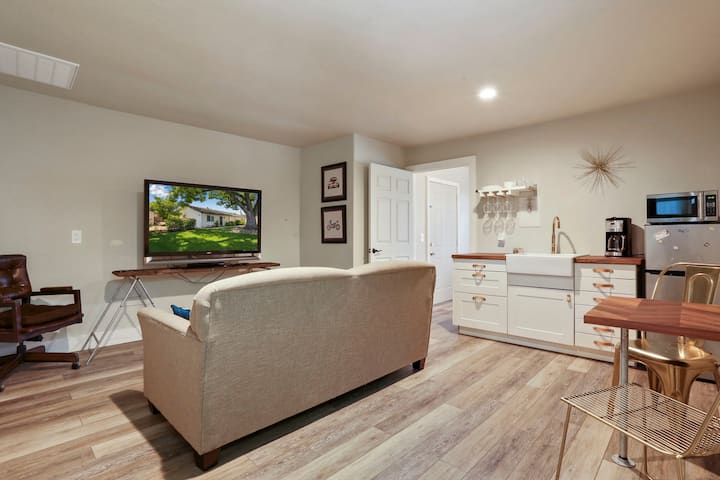 The Garage Apartment In Lodi (By Wine & Roses) - Lodi, CA