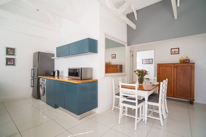 Top Floor | Sea Views | 2 bed 2 Bath gallery image 4