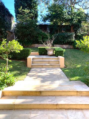 Reesby House – Majestic Family Residence gallery image 3