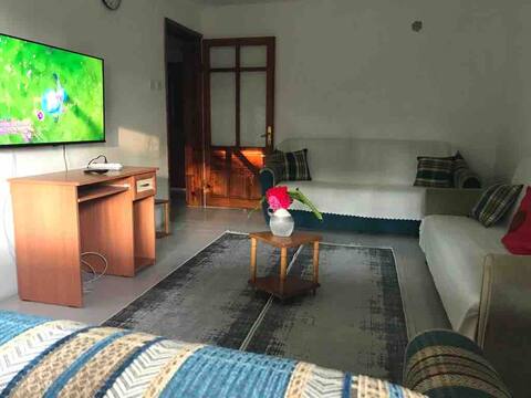 Top Airbnb: Ground floor summer house for rent in Gümüldürde in Menderes