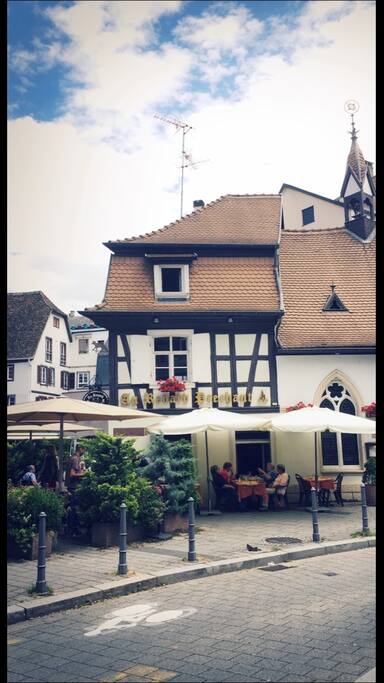 A côté du fameux restaurant "au Renard Prêchant" tenu par le talentueux Léon.