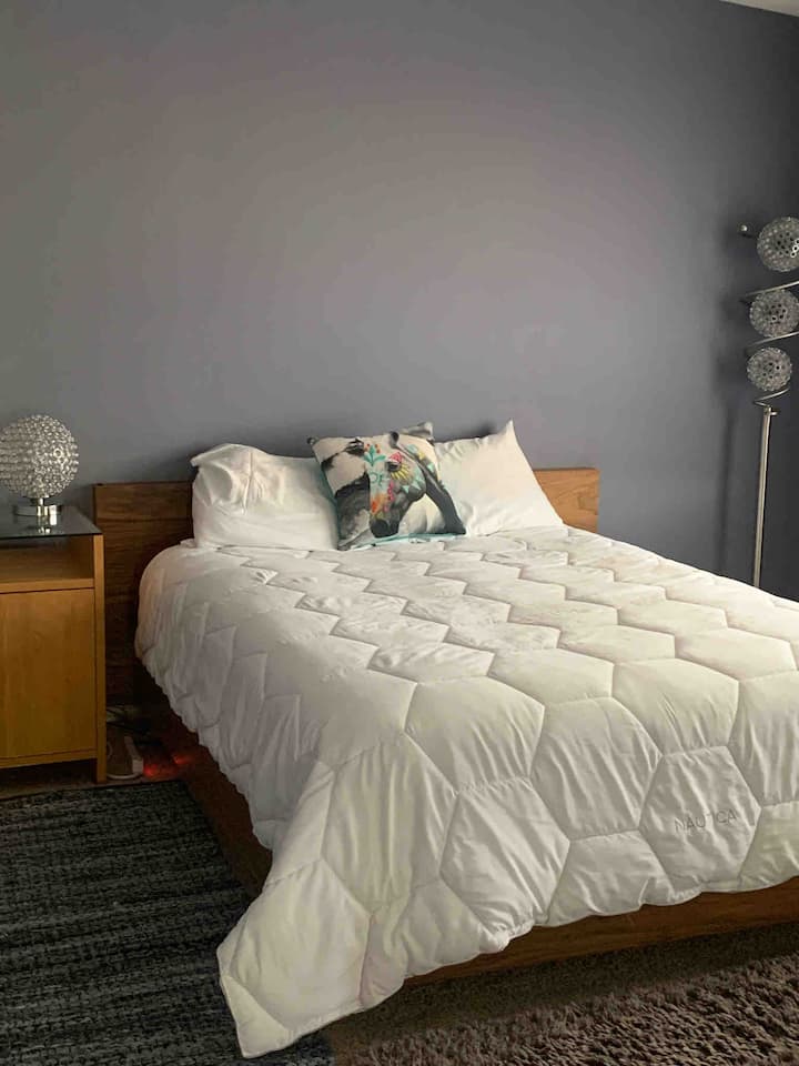 Пурпурна гостинска соба 