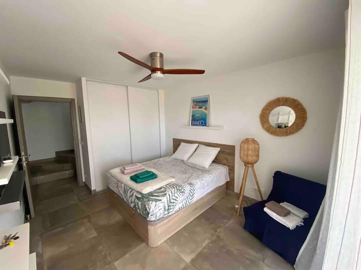 Large bedroom with extra bed 