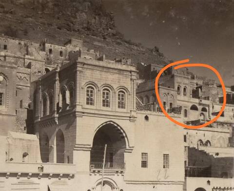 A mansion at the crossroads of history in the central location