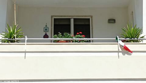 Comfortable apartment very close to the sea