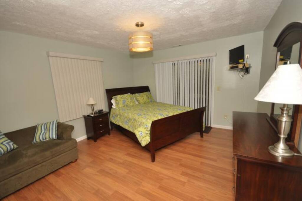 Master Bedroom with Queen Bed