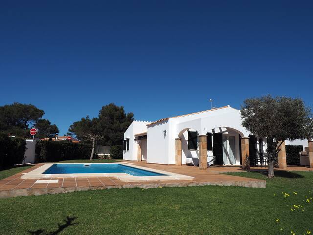 Preciosa Villa a 50m del mar en Calan Brut