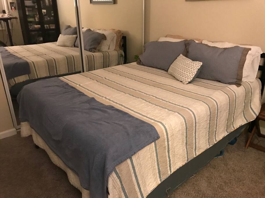 Queen Size Memory Foam Bedroom