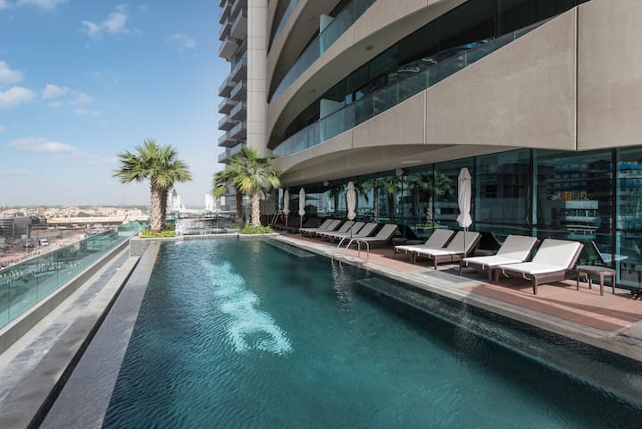 Luxurious 2 Bdrm Downtown Dubai Burj Khalifa view