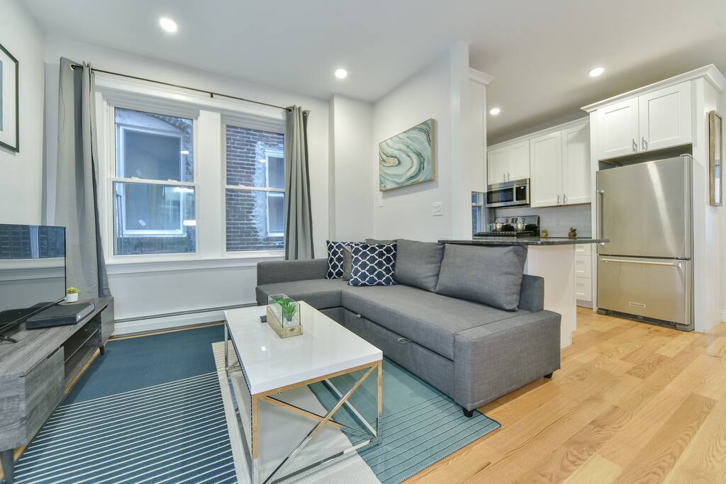 Bright and newly decorated apartment!