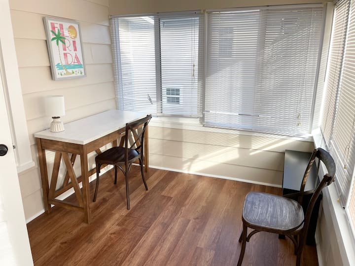 Haven By The Bay! Walk Everywhere, Renovated 2023! - St. Petersburg, FL