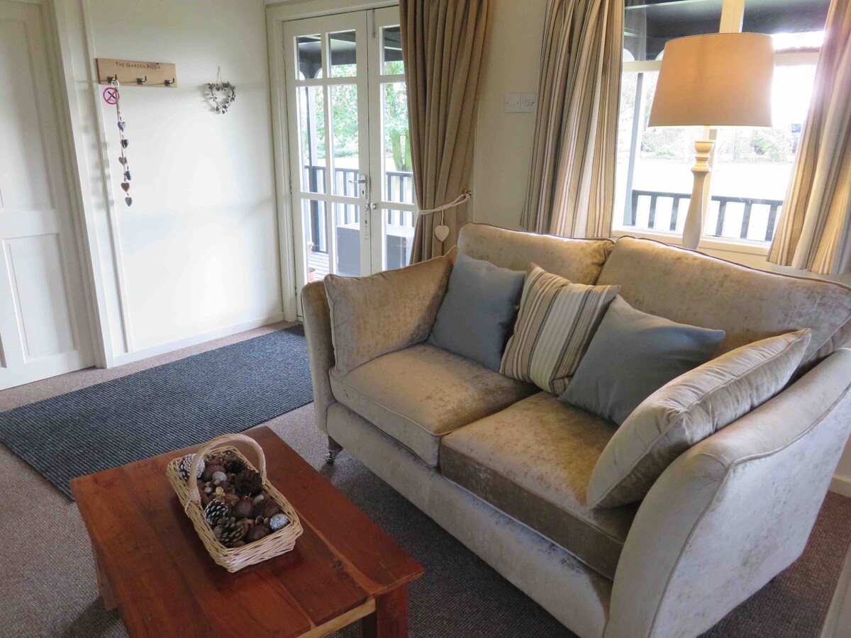 Popular Airbnb listing: Peaceful Woodland Lodge | Reconnect with Nature in East Lindsey