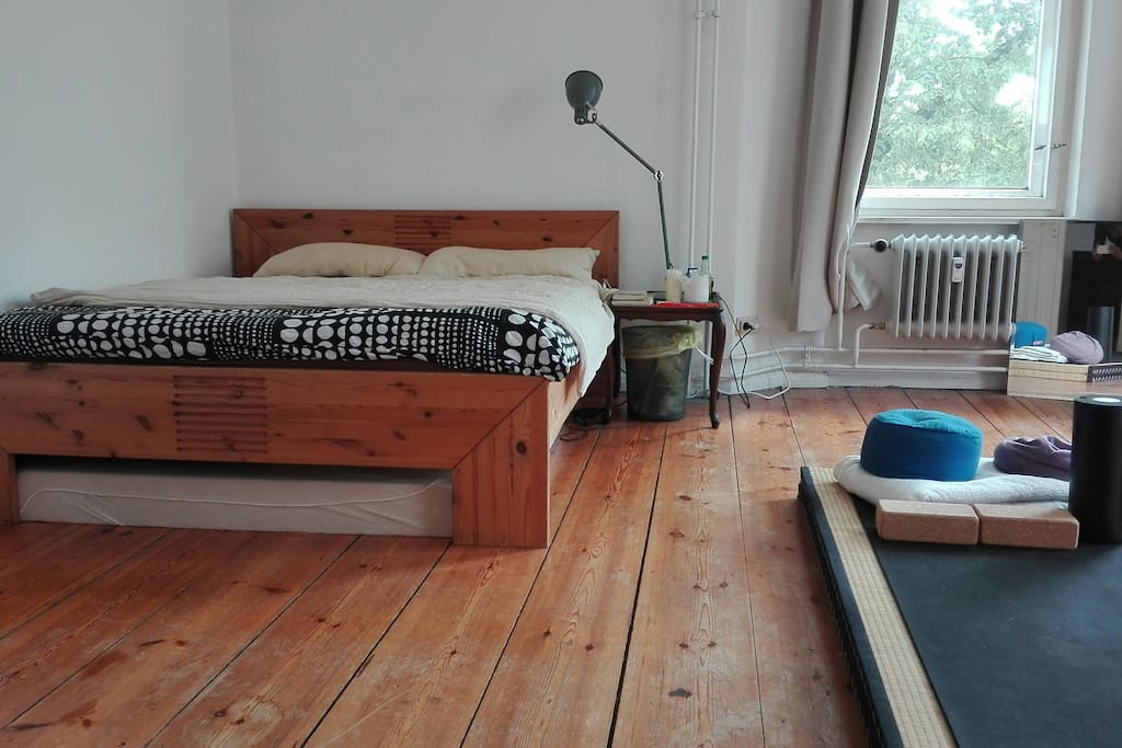 Double bed and extra matress below