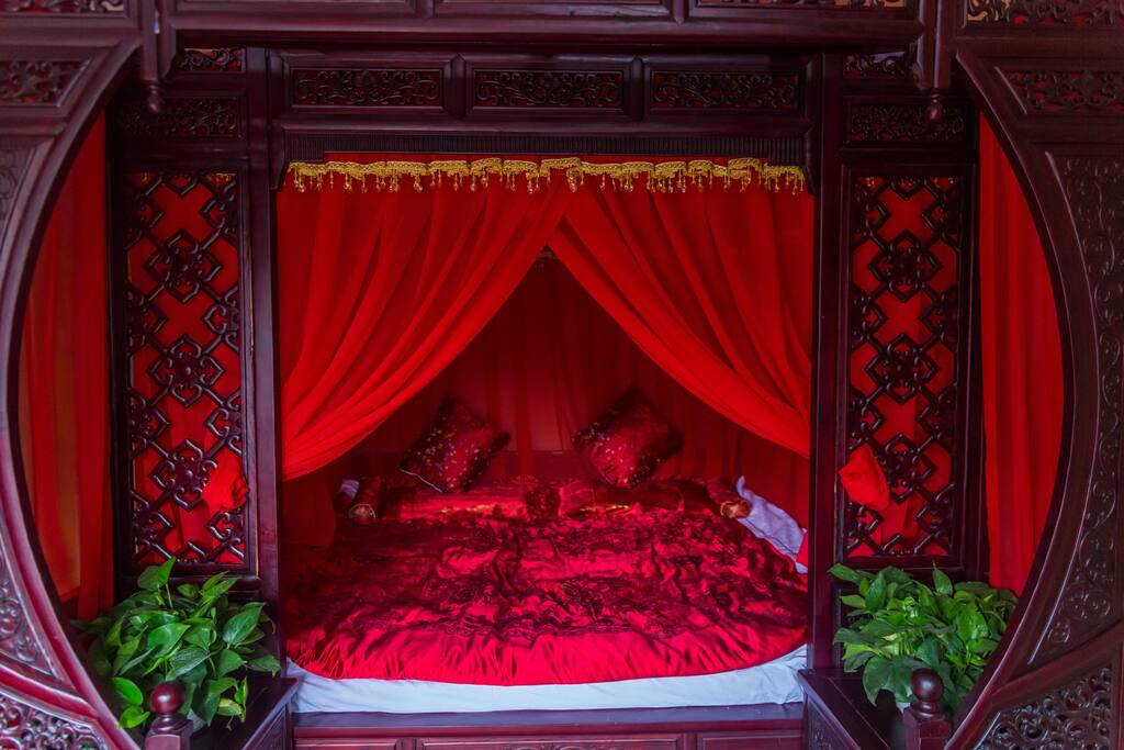 雕花床