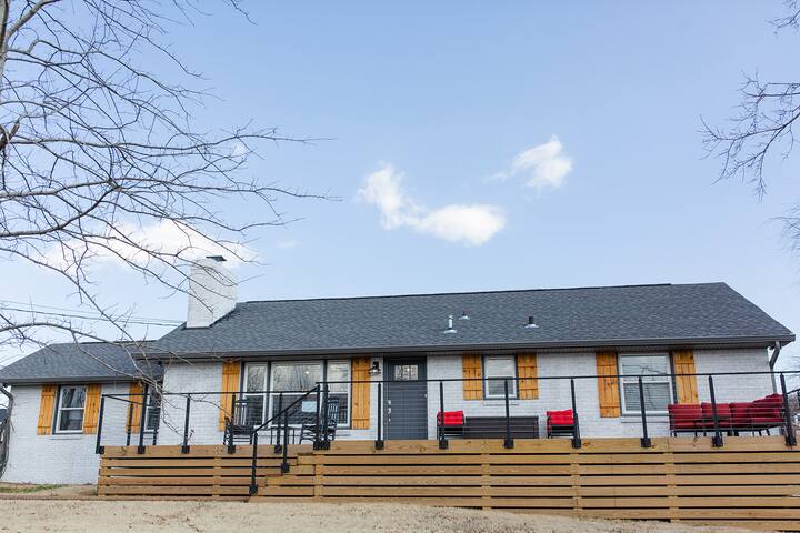 PERFECTLY LOCATED, SPACIOUS, & COMFORTABLE