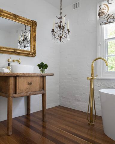 Executive Luxury Design House gallery image 3