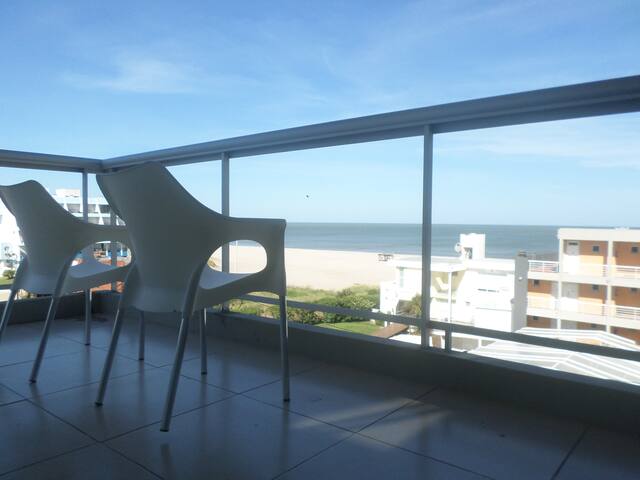 Cómodo departamento en Gesell con vista al mar 2