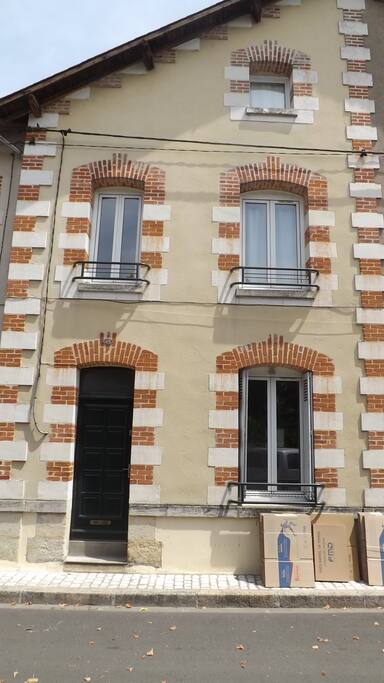 façade donnat sur laPlace Alfred Mame