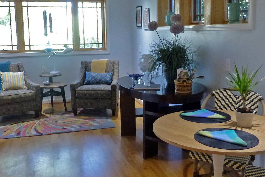 A broad view of the sitting area, desk, and dining area. Bright and cheerful!